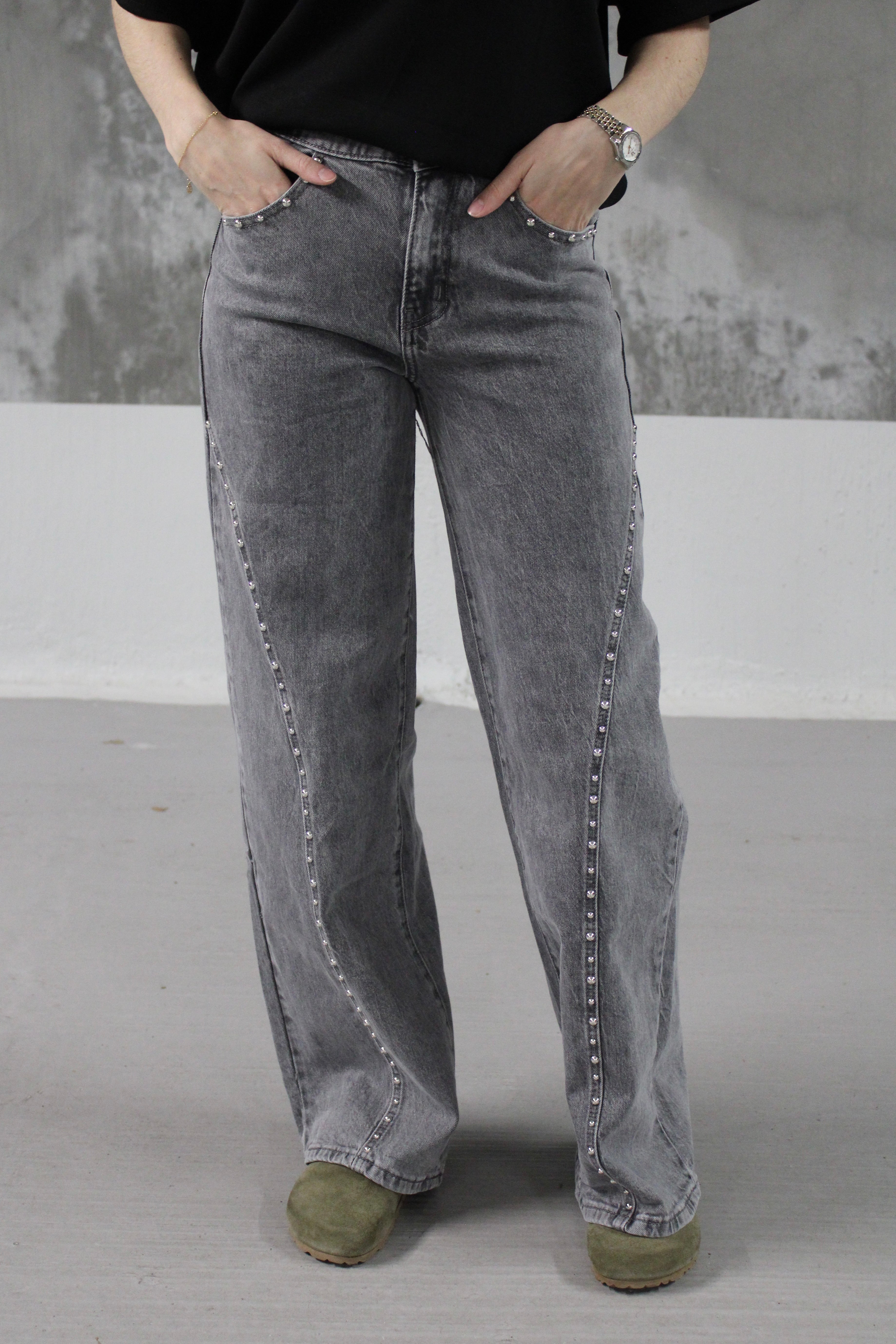 JEANS WIDE LEG GRIS A CLOUS