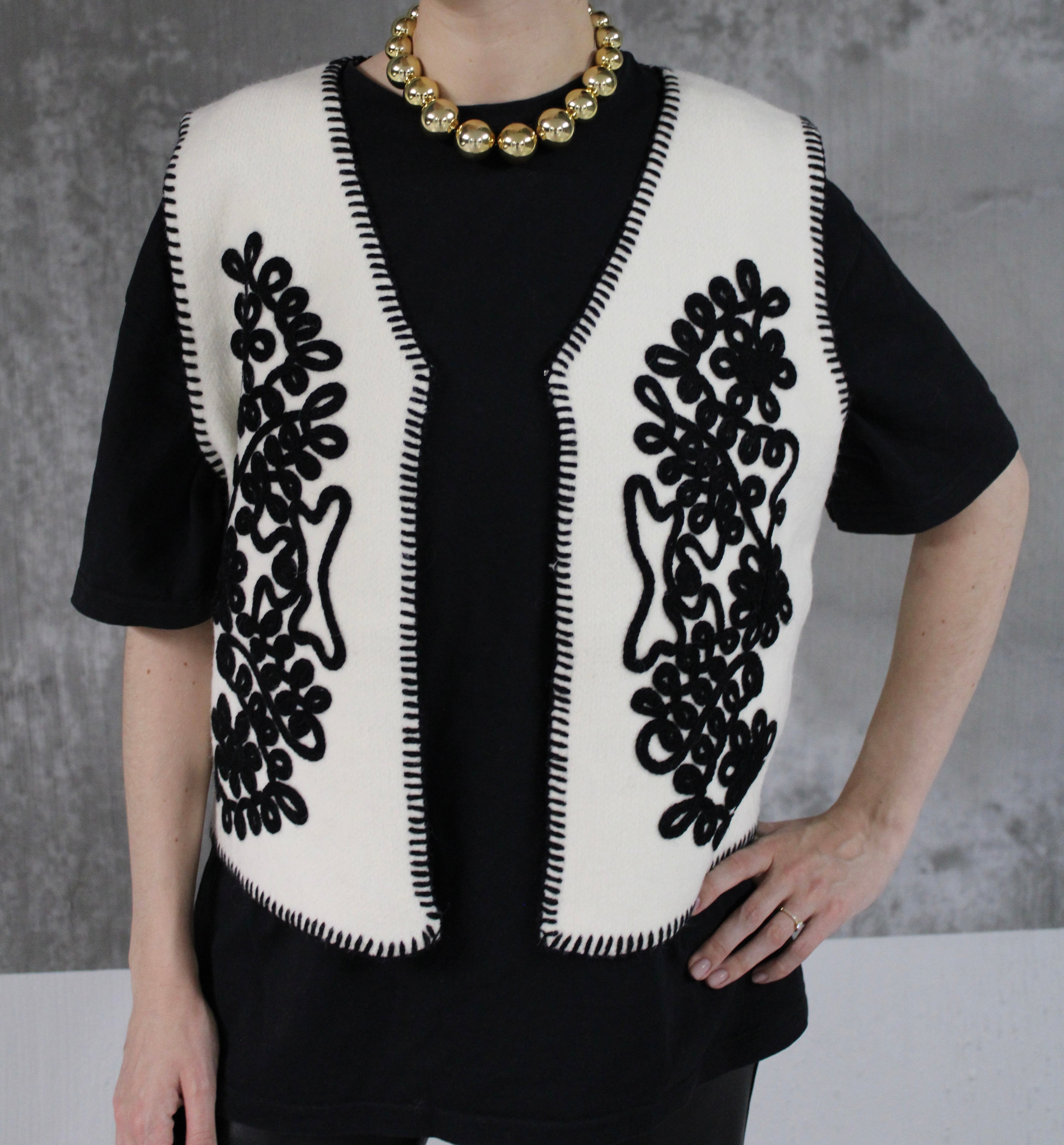 VESTE SANS MANCHE BRODEE DANAE