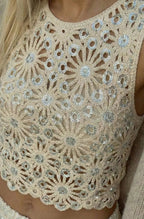 TOP BEIGE SEQUINS ARGENTES CROCHET