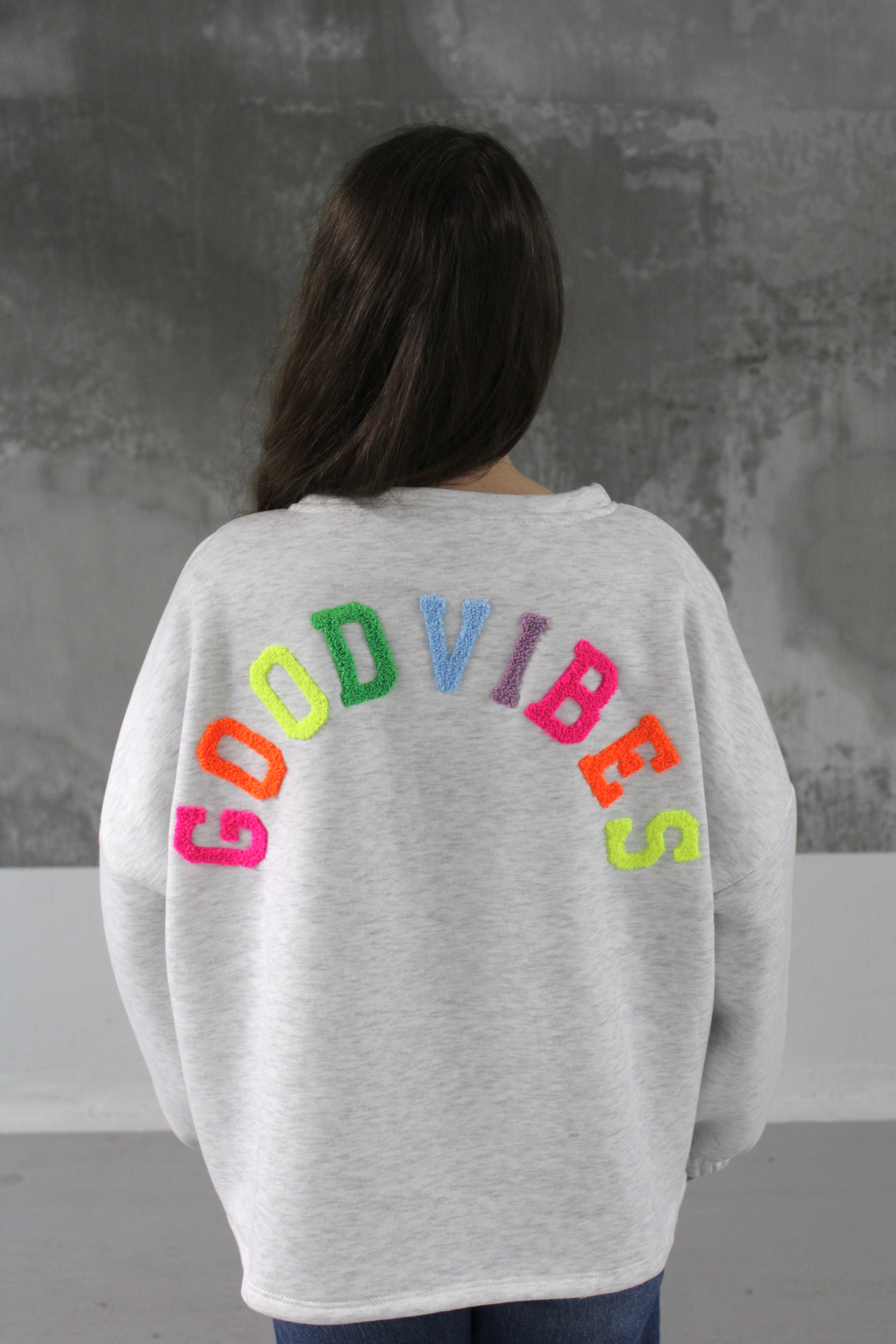 PULL GRIS GOODVIBES