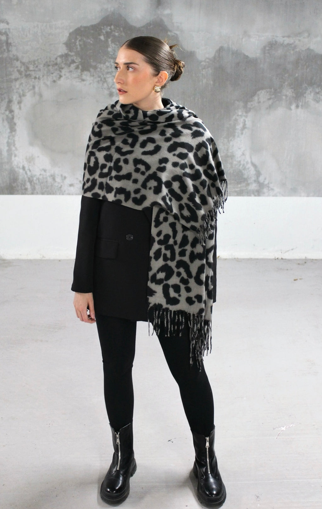 ECHARPE LEOPARD NOIRE ET GRISE