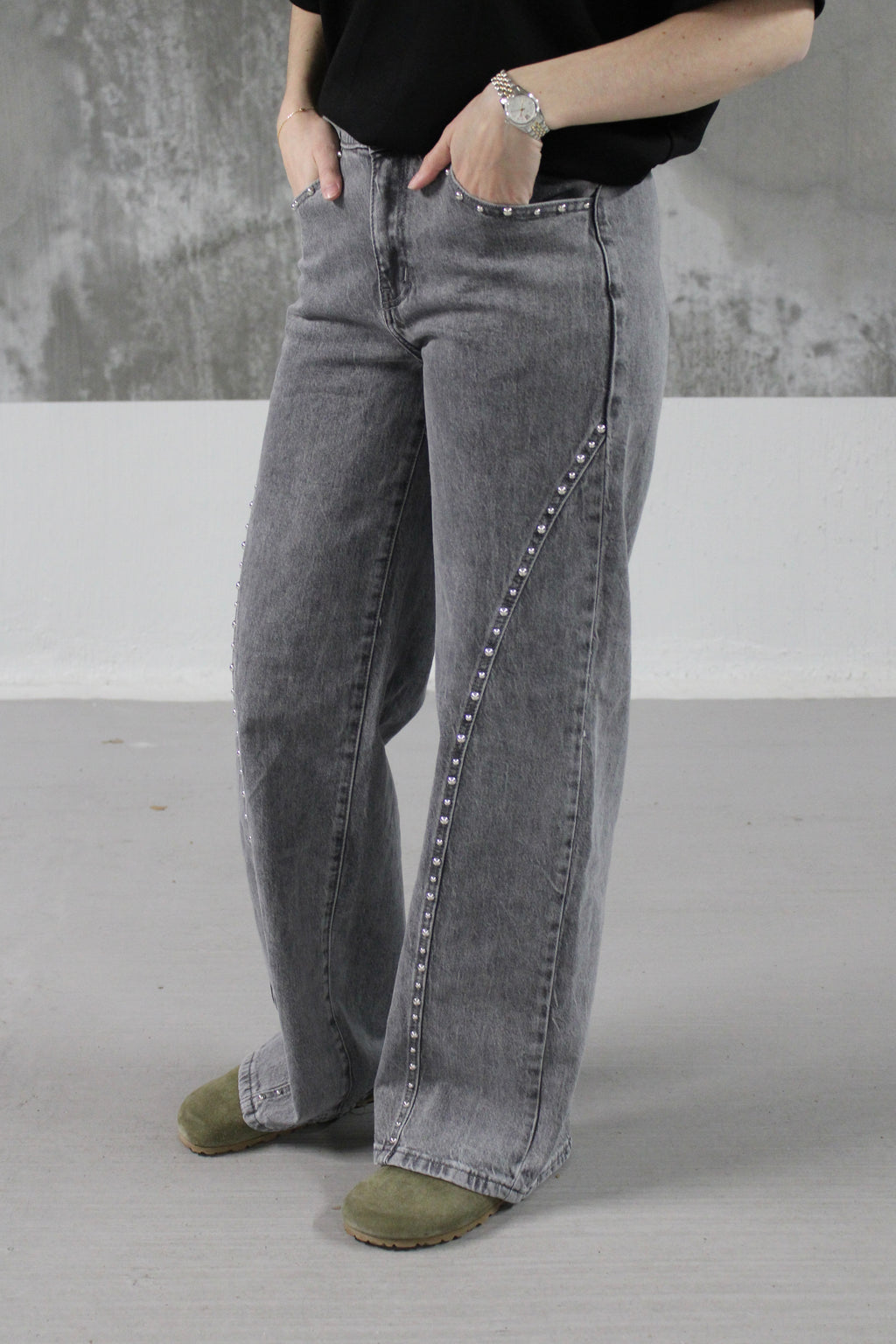 JEANS WIDE LEG GRIS A CLOUS