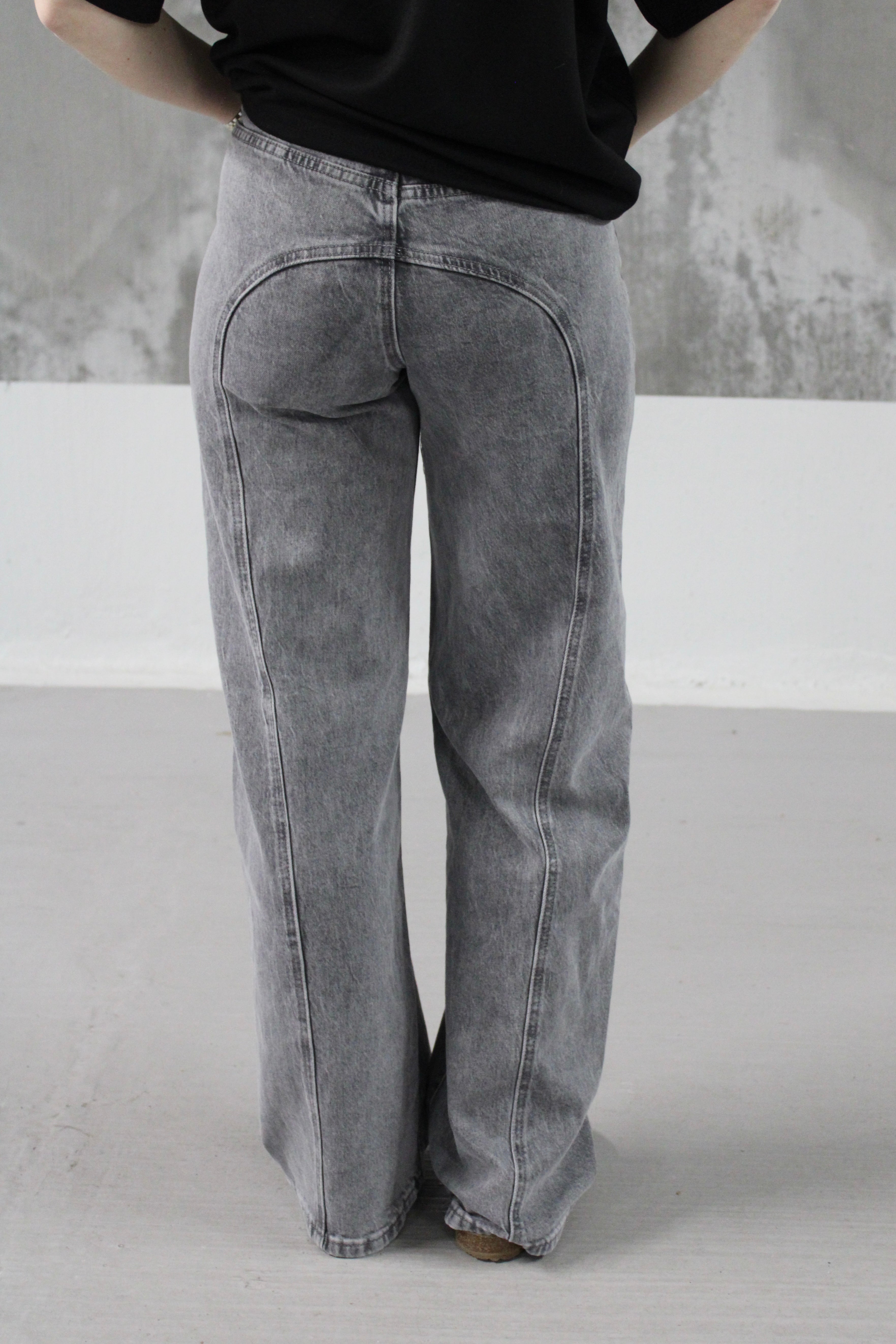 JEANS WIDE LEG GRIS A CLOUS