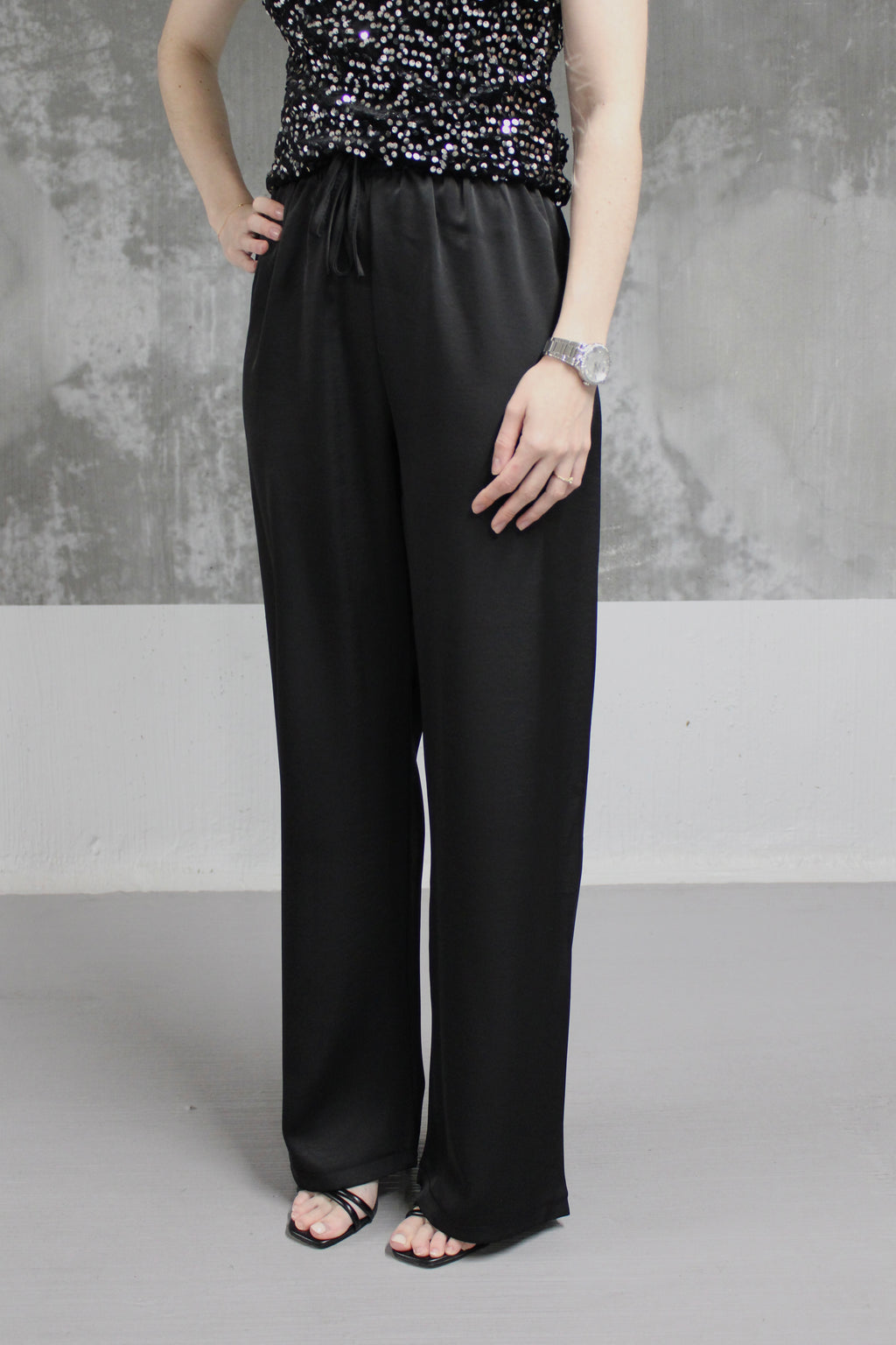 PANTALON NOIR EN SATIN