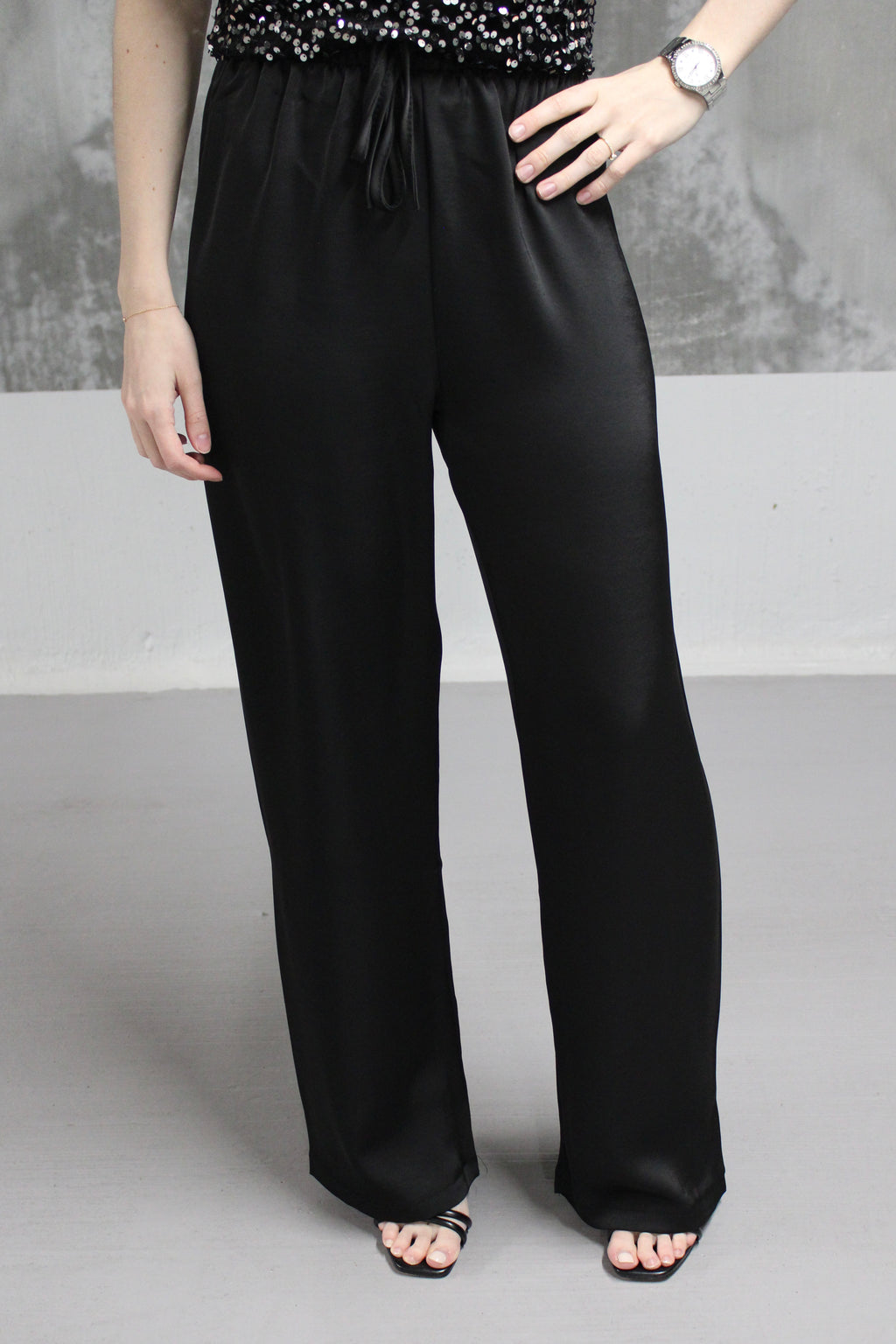 PANTALON NOIR EN SATIN