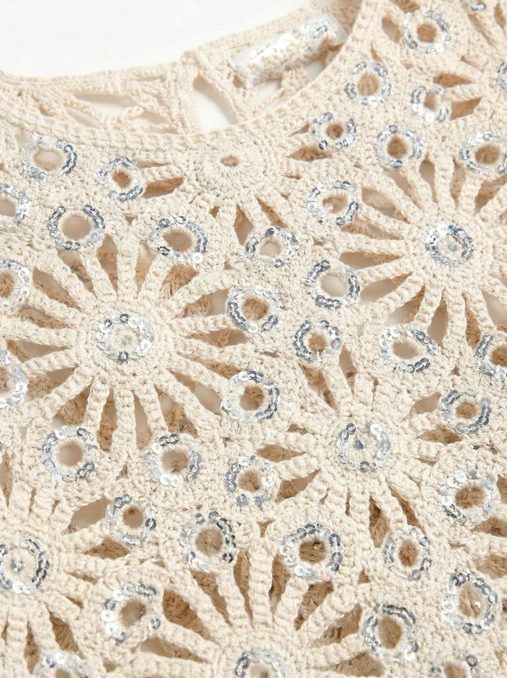 TOP BEIGE SEQUINS ARGENTES CROCHET