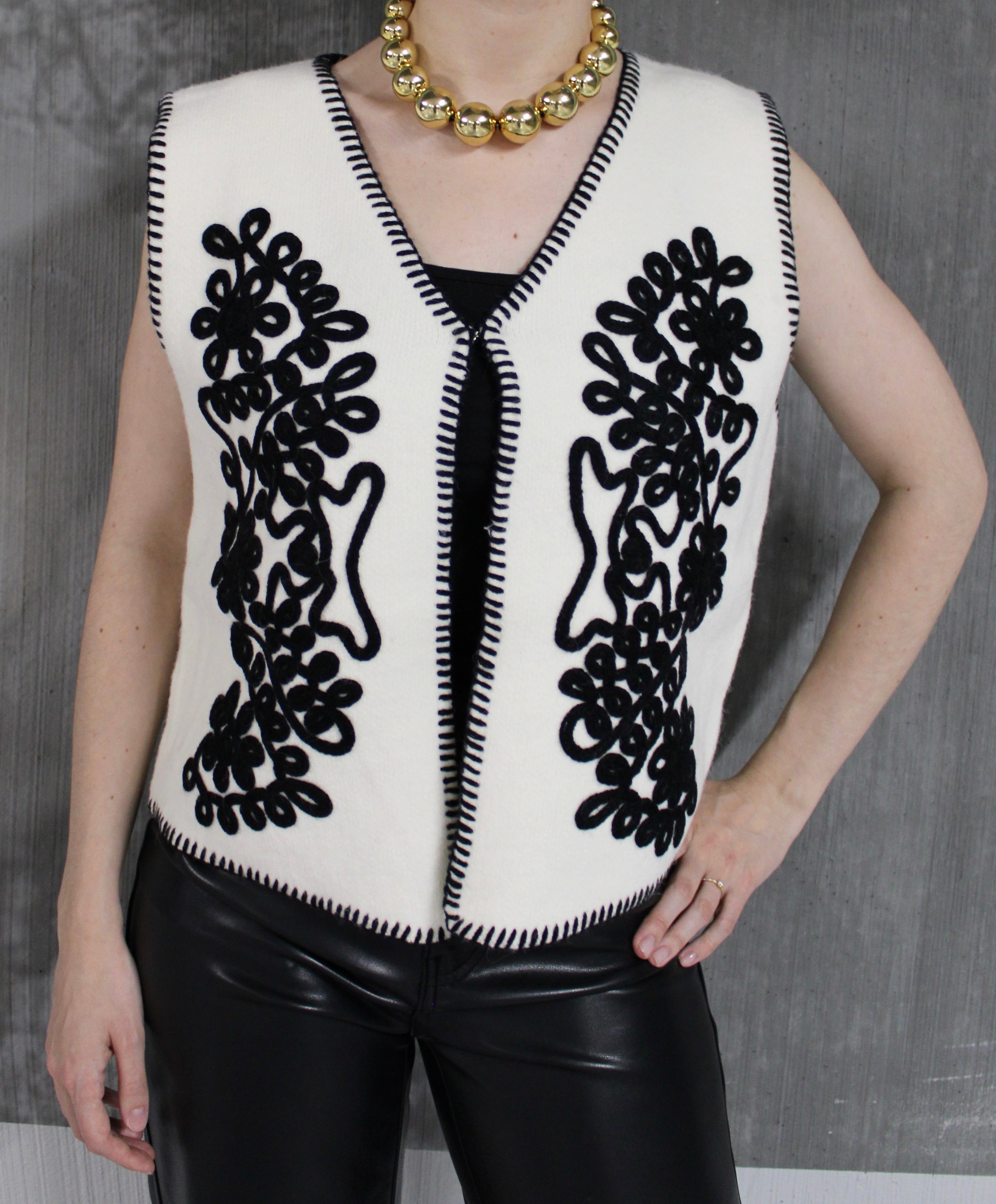 VESTE SANS MANCHE BRODEE DANAE